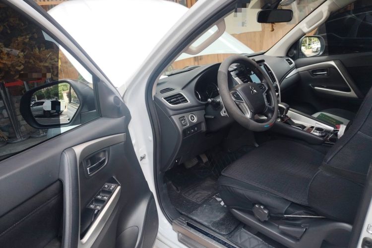 Used Mitsubishi Pajero Sport  Driver Seat