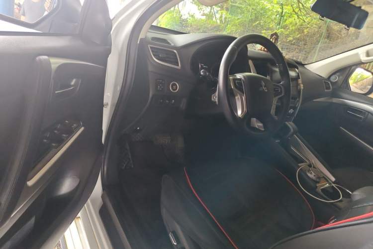 Used Mitsubishi Pajero Sport 2020 3.0L Executive Edition Driver Seat