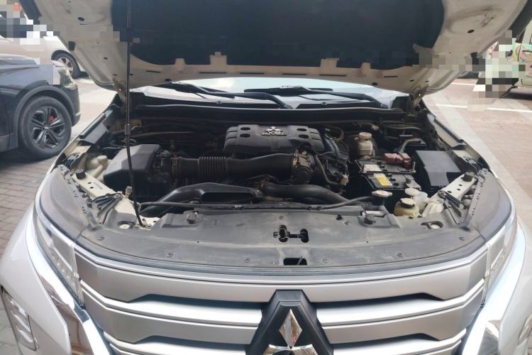 Used Mitsubishi Pajero Sport  Engine Bay
