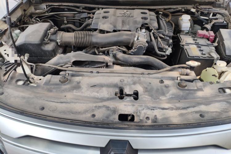 Used Mitsubishi Pajero Sport 2020 3.0L Luxury Edition Engine Bay