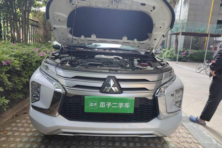 Used Mitsubishi Pajero Sport 2020 3.0L Luxury Edition Engine Bay