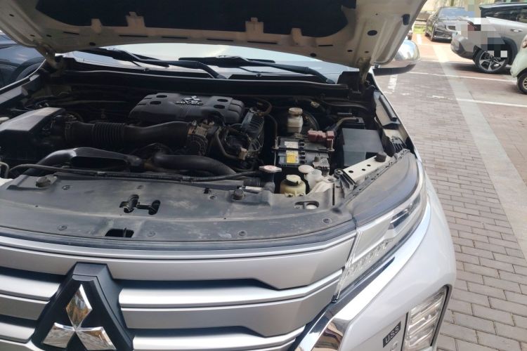 Used Mitsubishi Pajero Sport  Engine Bay Left