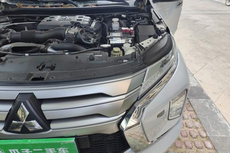 Used Mitsubishi Pajero Sport 2020 3.0L Luxury Edition Engine Bay Left