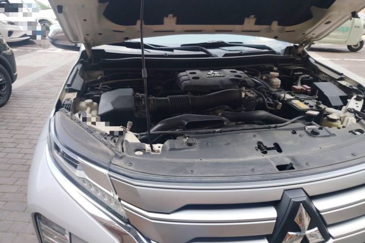 Used Mitsubishi Pajero Sport  Engine Bay Right