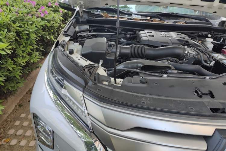 Used Mitsubishi Pajero Sport 2020 3.0L Luxury Edition Engine Bay Right