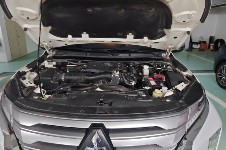 Used Mitsubishi Pajero Sport 2020 3.0L Luxury Edition Engine Bay