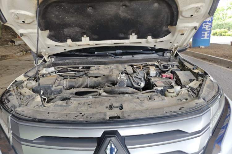 Used Mitsubishi Pajero Sport 2020 3.0L Executive Edition Engine Bay