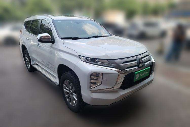 Used Mitsubishi Pajero Sport  Front Right 45 Deg
