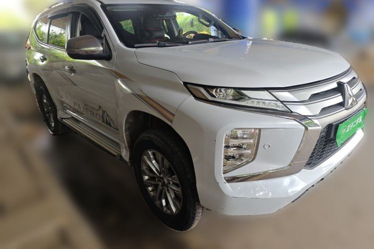 Used Mitsubishi Pajero Sport 2020 3.0L Executive Edition Front Right 45 Deg