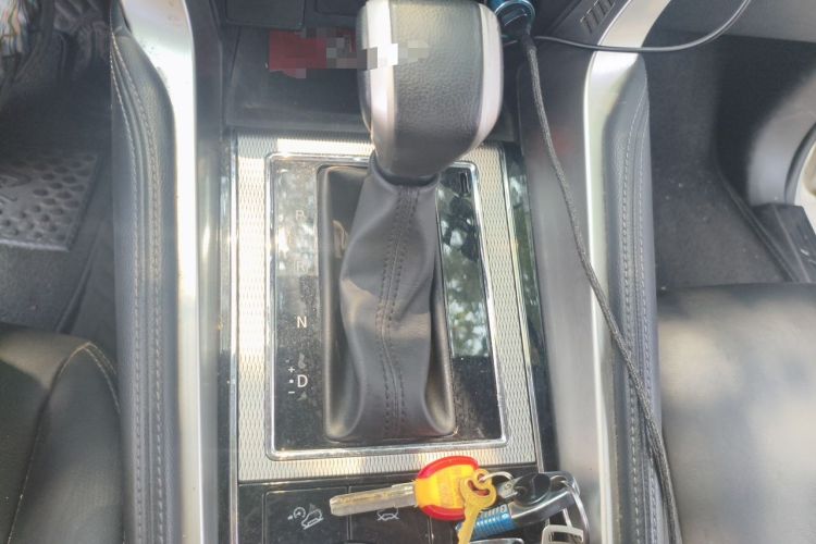 Used Mitsubishi Pajero Sport 2020 3.0L Luxury Edition Gear Lever