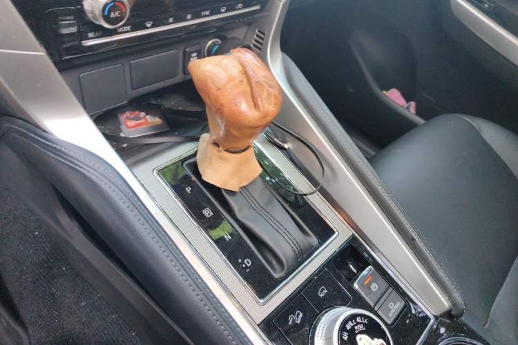 Used Mitsubishi Pajero Sport 2020 3.0L Luxury Edition Gear Lever