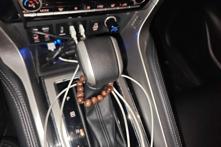 Used Mitsubishi Pajero Sport 2020 3.0L Luxury Edition Gear Lever
