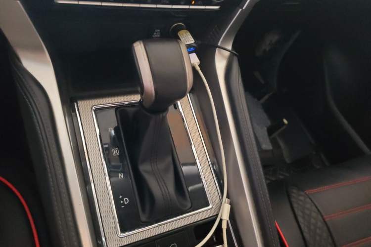Used Mitsubishi Pajero Sport 2020 3.0L Executive Edition Gear Lever