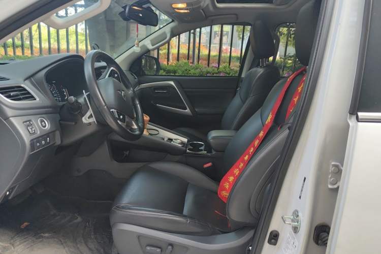 Used Mitsubishi Pajero Sport 2020 3.0L Luxury Edition Left Front Seat
