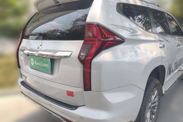 Used Mitsubishi Pajero Sport 2020 3.0L Luxury Edition Rear Right 45 Deg