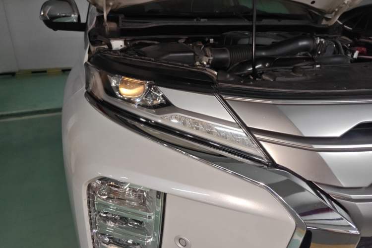 Used Mitsubishi Pajero Sport 2020 3.0L Luxury Edition Right Front Headlight