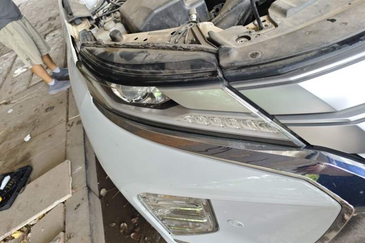 Used Mitsubishi Pajero Sport 2020 3.0L Executive Edition Right Front Headlight