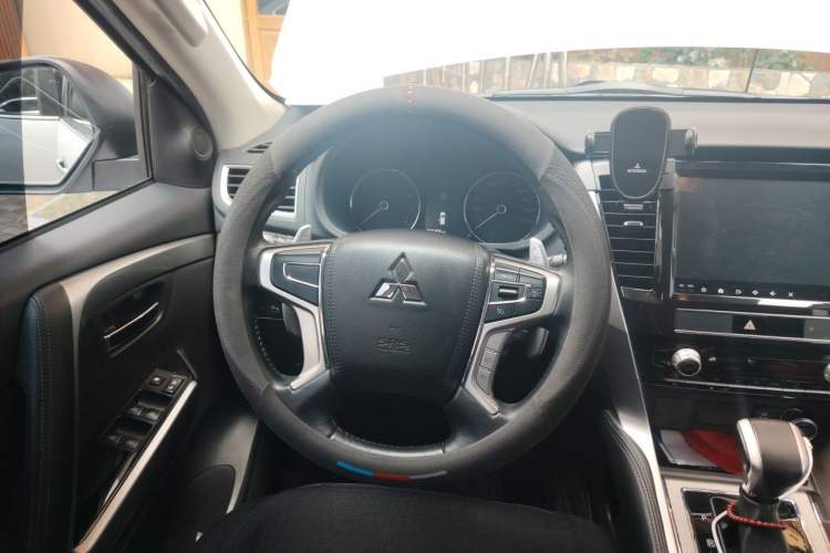 Used Mitsubishi Pajero Sport  Steering Wheel