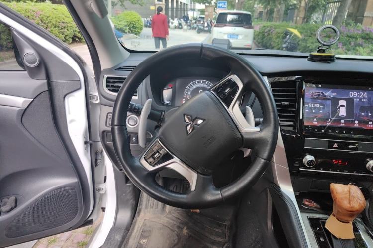 Used Mitsubishi Pajero Sport 2020 3.0L Luxury Edition Steering Wheel