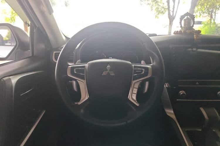 Used Mitsubishi Pajero Sport 2020 3.0L Executive Edition Steering Wheel
