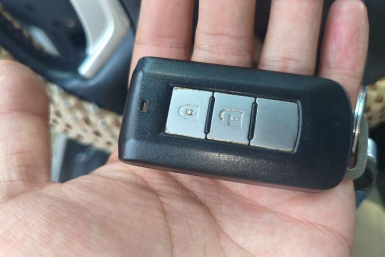 Used Mitsubishi Pajero Sport 2020 3.0L Luxury Edition Vehicle Key