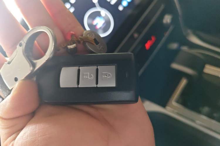 Used Mitsubishi Pajero Sport 2020 3.0L Executive Edition Vehicle Key