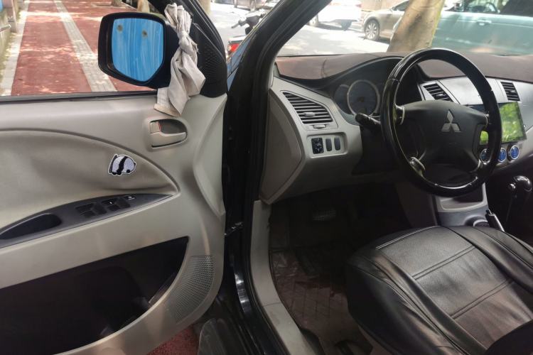 Used Mitsubishi Zinger 2010 2.0L Automatic Luxury Version Driver Seat