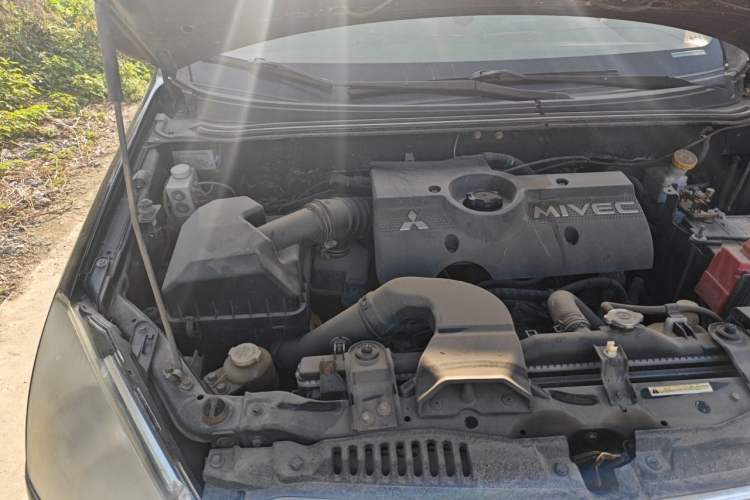 Used Mitsubishi Zinger 2010 2.0L Manual Transmission Luxury Version Engine Bay Right