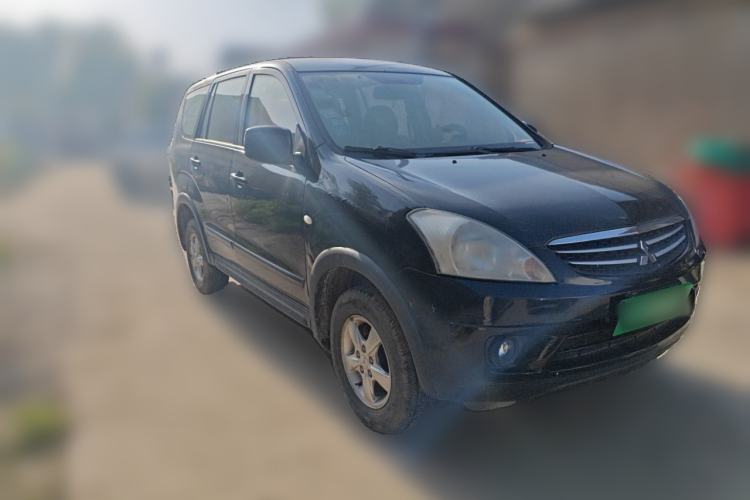 Used Mitsubishi Zinger 2010 2.0L Manual Transmission Luxury Version Front Right 45 Deg