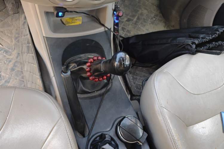 Used Mitsubishi Zinger 2010 2.0L Manual Transmission Luxury Version Gear Lever