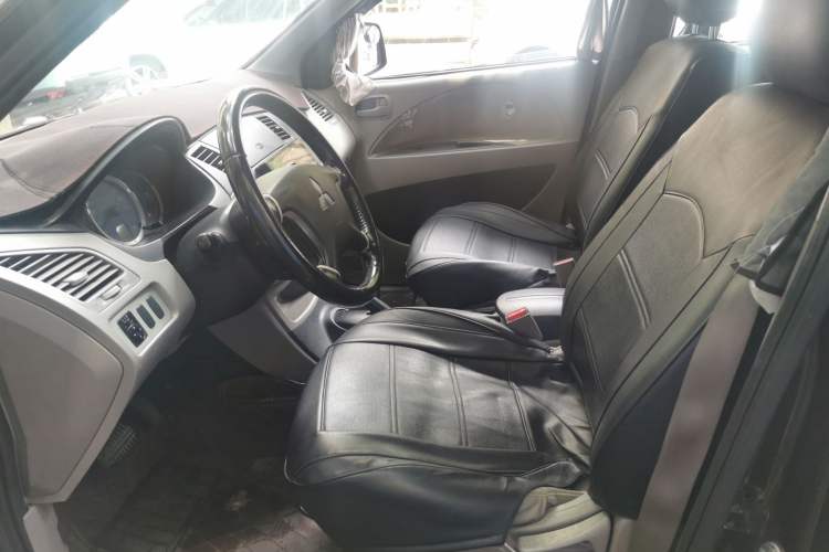 Used Mitsubishi Zinger 2010 2.0L Automatic Luxury Version Left Front Seat