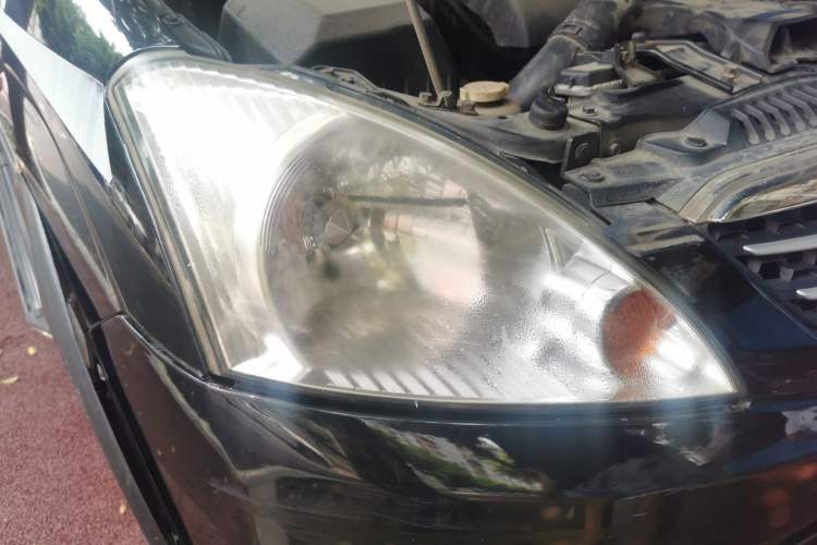 Used Mitsubishi Zinger 2010 2.0L Automatic Luxury Version Right Front Headlight