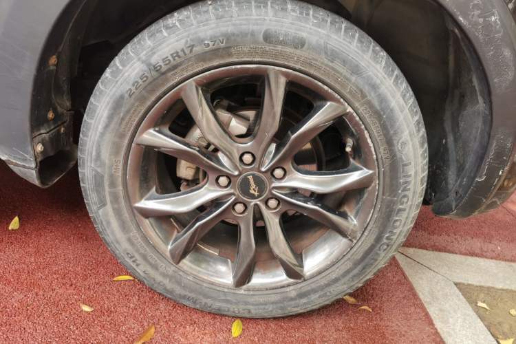 Used Mitsubishi Zinger 2010 2.0L Automatic Luxury Version Right Front Wheel Hub