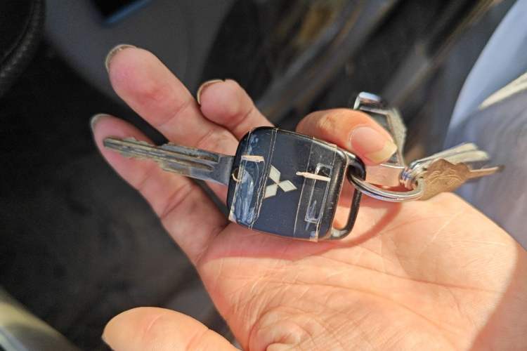 Used Mitsubishi Zinger 2010 2.0L Manual Transmission Luxury Version Vehicle Key