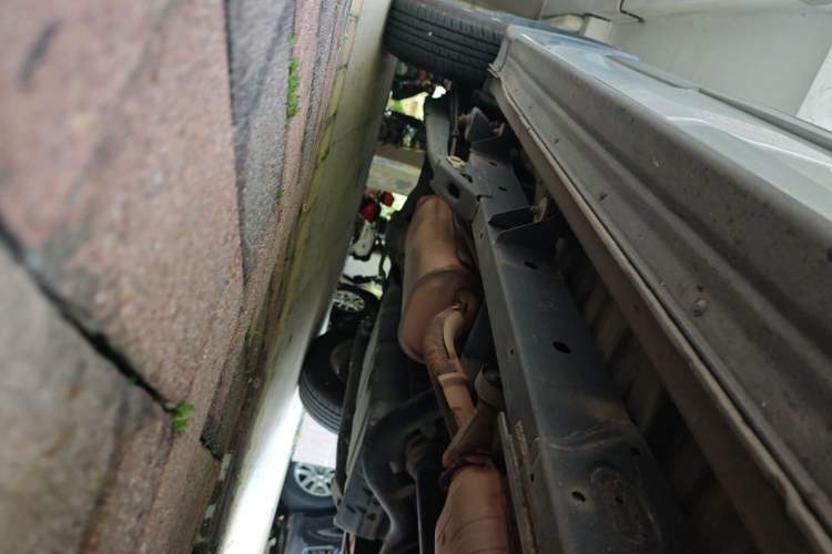Used Mitsubishi Zinger 2010 2.0L Automatic-Transmission Flagship Version Chassis Front Right