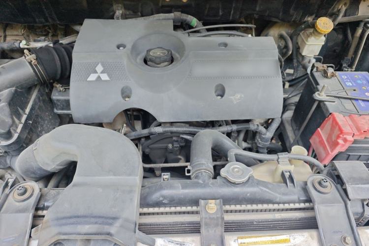 Used Mitsubishi Zinger 2010 2.0L Automatic-Transmission Flagship Version Engine Bay