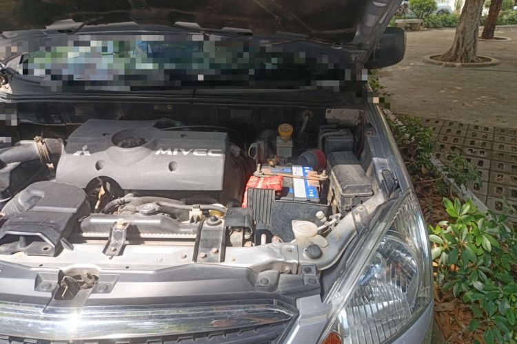 Used Mitsubishi Zinger 2010 2.0L Manual Classic Engine Bay Left