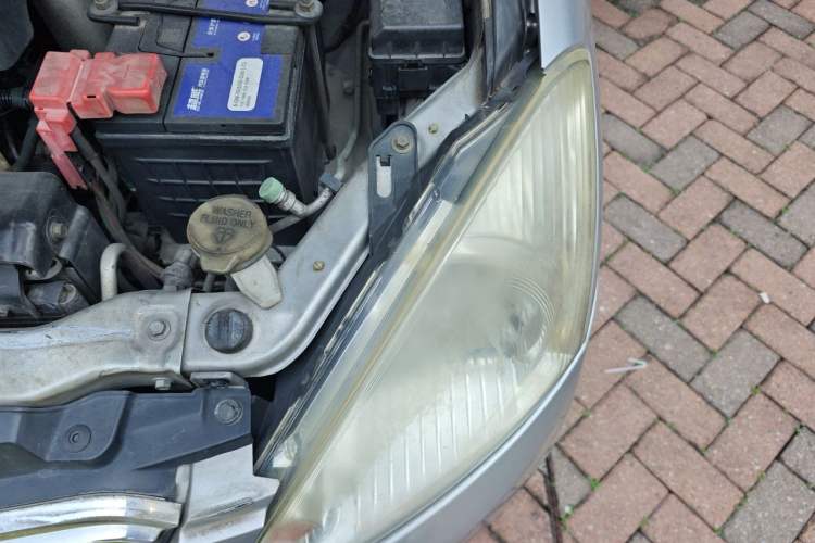 Used Mitsubishi Zinger 2010 2.0L Automatic-Transmission Flagship Version Engine Bay Left