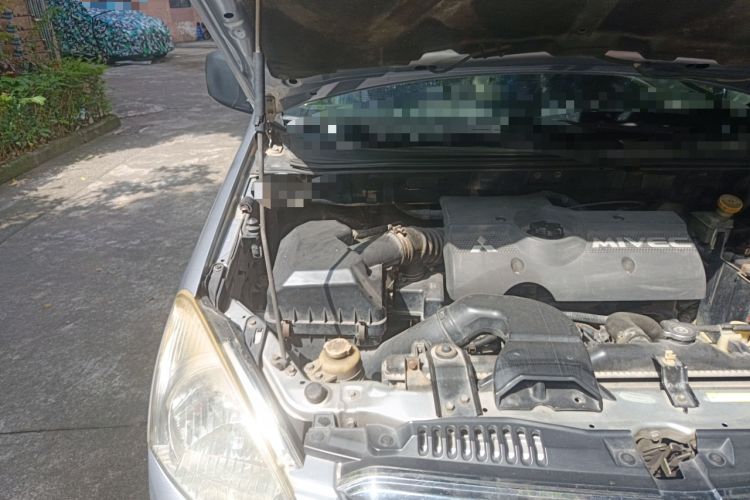Used Mitsubishi Zinger 2010 2.0L Manual Classic Engine Bay Right