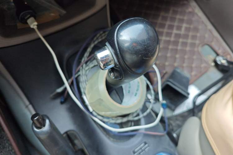 Used Mitsubishi Zinger 2010 2.0L Automatic-Transmission Flagship Version Gear Lever