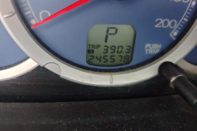 Used Mitsubishi Zinger 2010 2.0L Automatic-Transmission Flagship Version Odometer Close Up