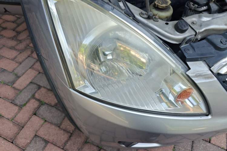 Used Mitsubishi Zinger 2010 2.0L Automatic-Transmission Flagship Version Right Front Headlight