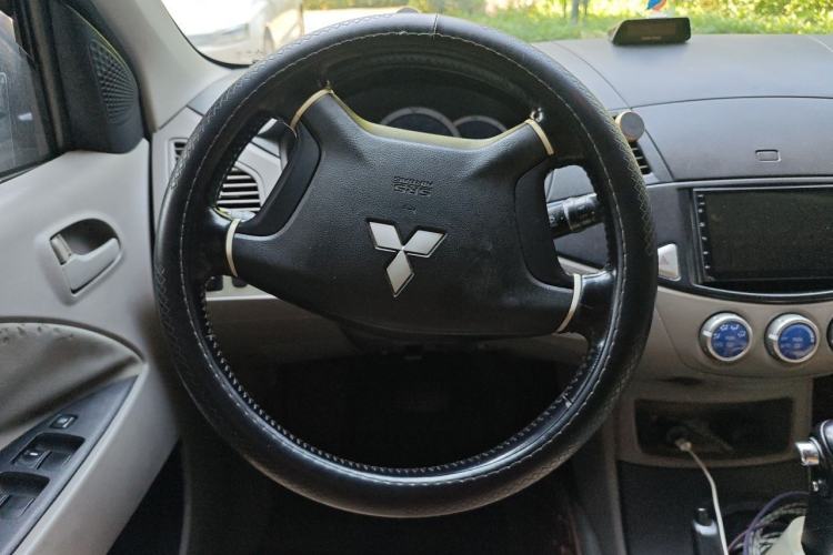 Used Mitsubishi Zinger 2010 2.0L Automatic-Transmission Flagship Version Steering Wheel