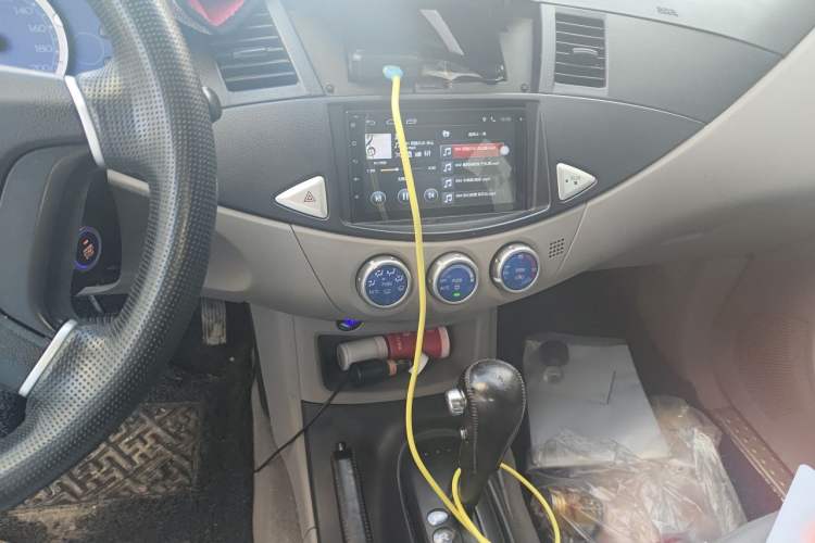Used Mitsubishi Zinger 2011 2.0L Automatic-Transmission Flagship Version Audio And AC Panel