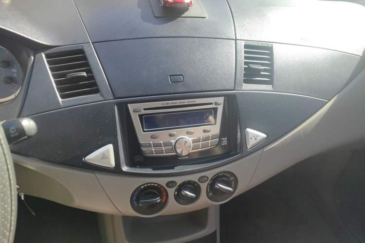 Used Mitsubishi Zinger 2011 2.0L Manual Transmission Luxury Version Audio And AC Panel