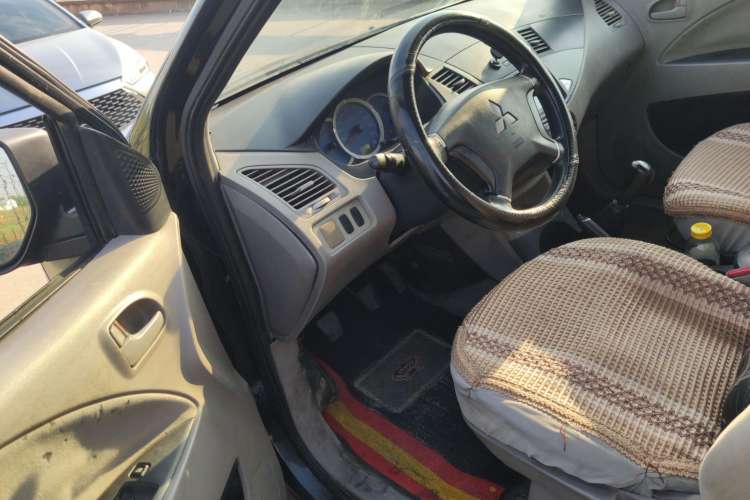 Used Mitsubishi Zinger 2011 2.0L Manual Classic Trim Driver Seat