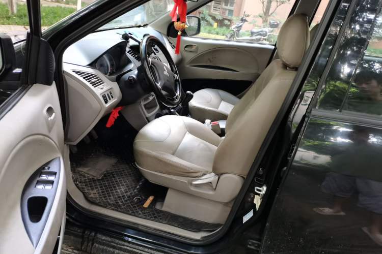 Used Mitsubishi Zinger 2011 2.0L Manual Transmission Luxury Version Driver Seat