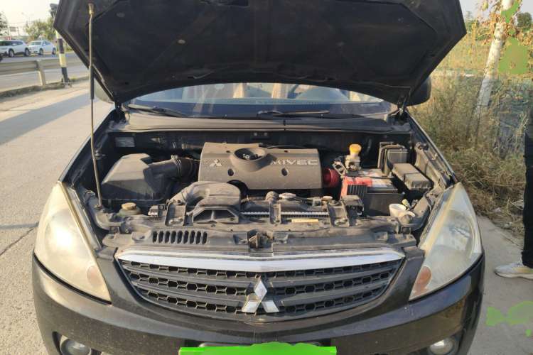 Used Mitsubishi Zinger 2011 2.0L Manual Classic Trim Engine Bay
