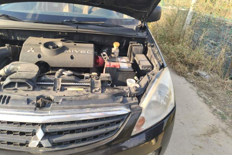 Used Mitsubishi Zinger 2011 2.0L Manual Classic Trim Engine Bay Left