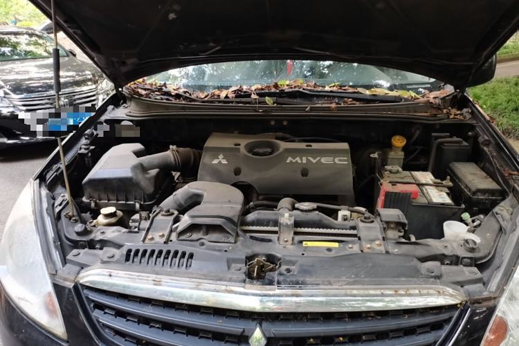 Used Mitsubishi Zinger 2011 2.0L Manual Transmission Luxury Version Engine Bay